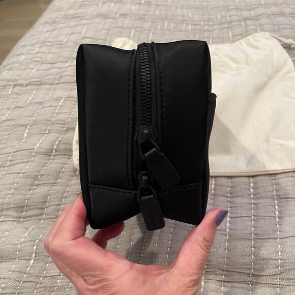 MONOS Metro Large Non Toiletry Bag Pouch Black New without - Picture 6 of 12